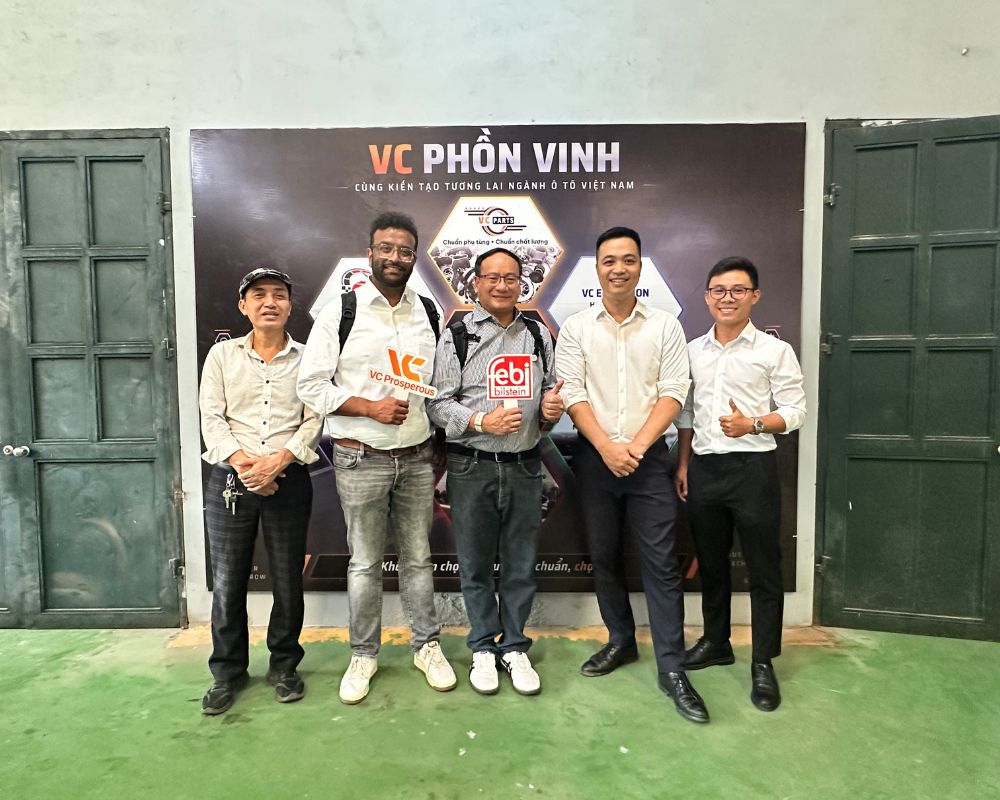 Ban lãnh đạo Febi và đội ngũ VC Phồn Vinh chụp ảnh lưu niệm ngày 12/10/2026
